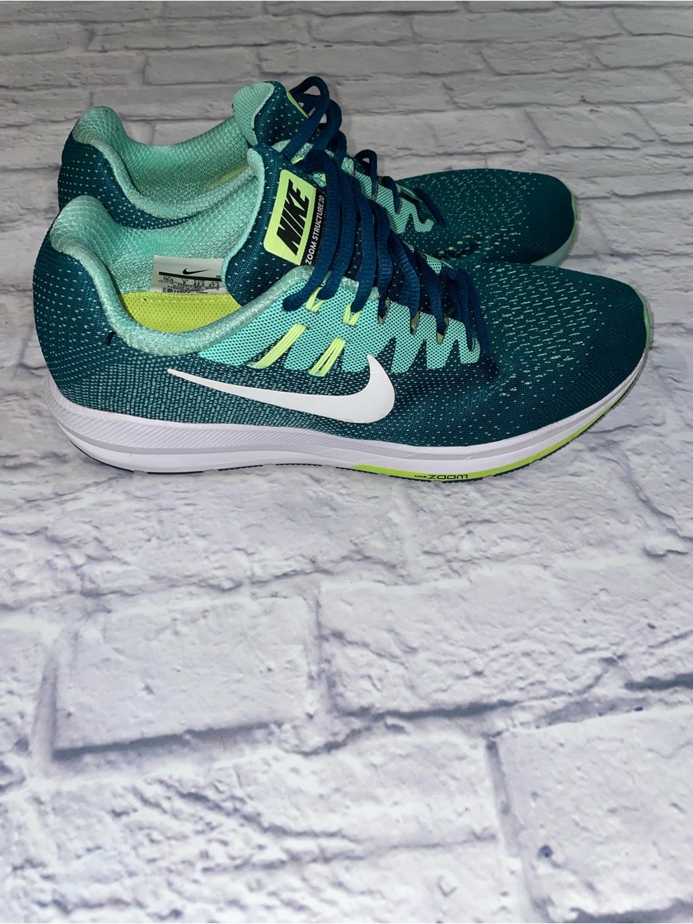 Nike Zoom Structure 20. Green and White. Women’s size 10.5